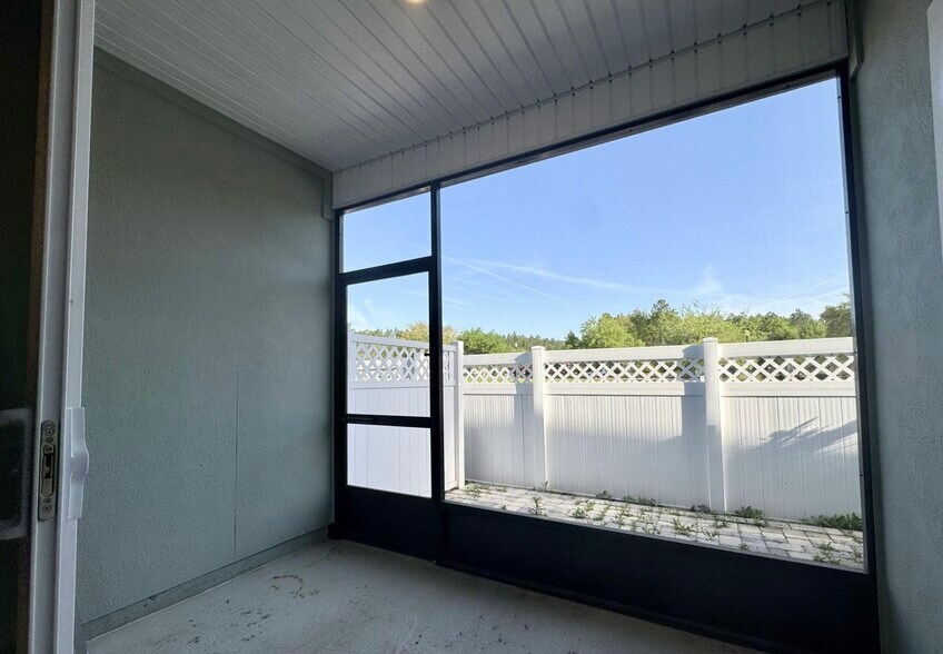 Building Photo - 3992 Village View Ln