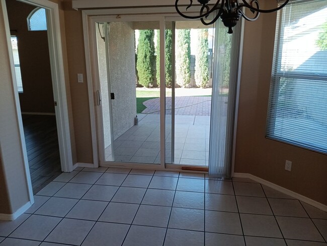 Building Photo - 3 Bedroom, 2 Bathroom Home! Schedule a Showing!