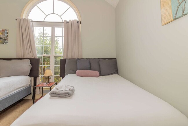 Building Photo - 4235 King Arthur Pl