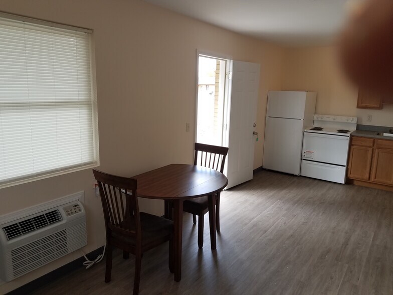 Holiday Efficiency Apartments 2389 State Route 5 Utica NY 13502