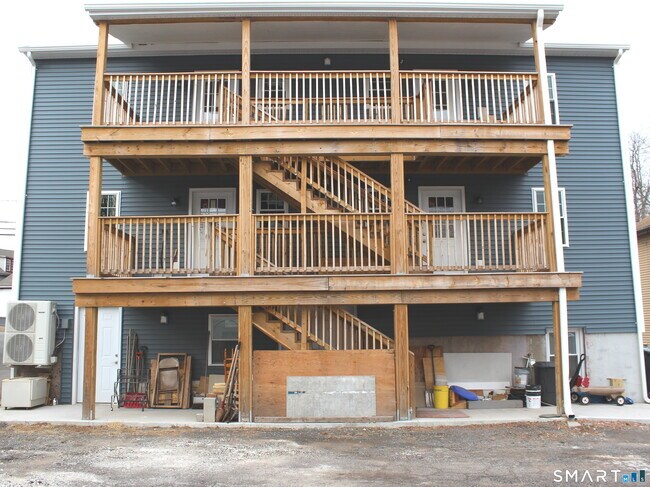 Building Photo - 11 Glastonbury Ave
