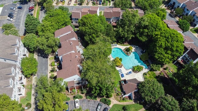 Building Photo - 233 Mill Point Dr