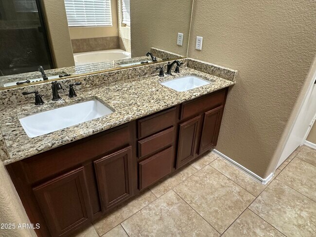 Building Photo - 4833 W Taro Dr