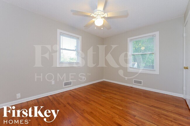 Building Photo - 8906 W 93rd St