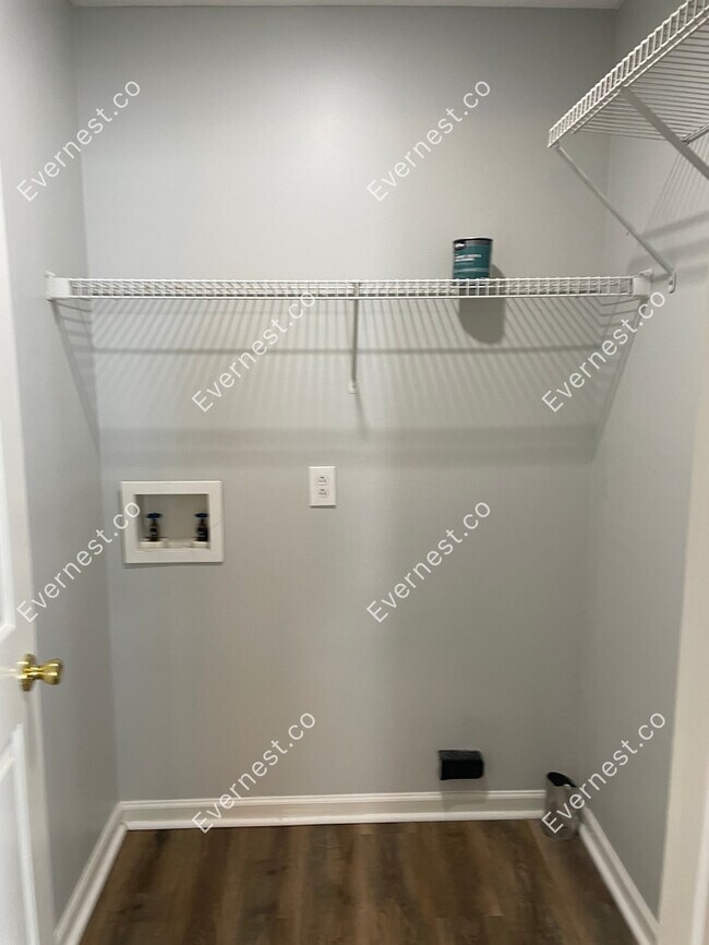 Building Photo - 1008 Heydel Cir