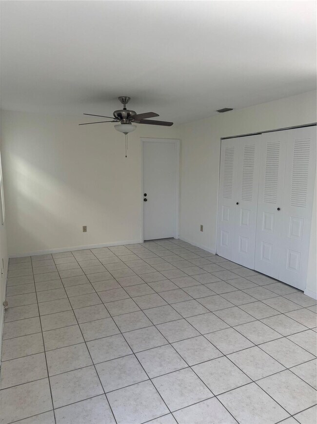 Building Photo - 9929 NW 9th Ct