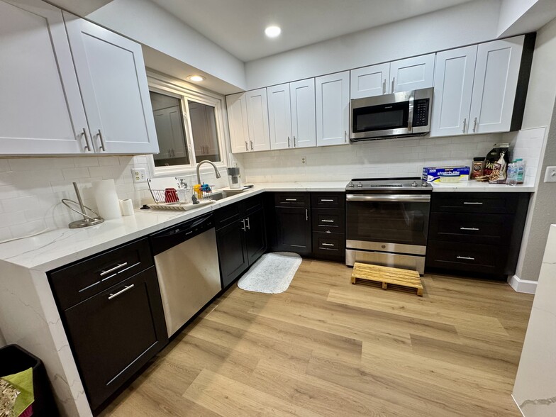 Building Photo - 20018 N Lakeforest Dr