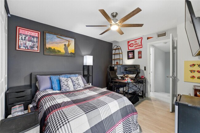 Building Photo - 1017 10th Way