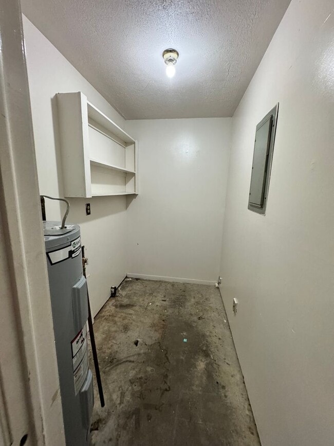 Building Photo - 2/1 Duplex inside city of Shelby, nc