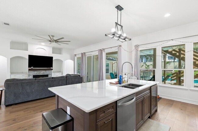 Building Photo - 200 Islamarada Ct