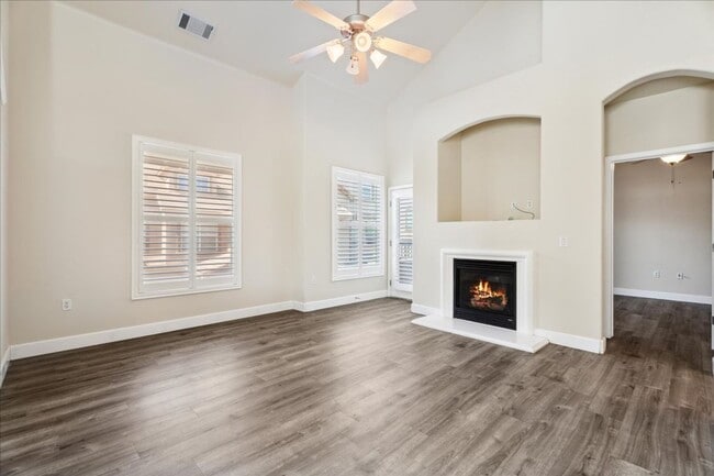 Building Photo - 5350 Dunlay Dr