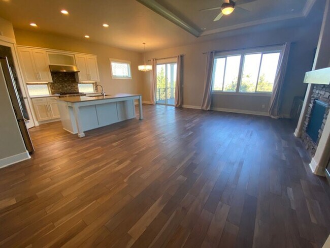 Building Photo - Custom home looking over Rivers Edge golf course