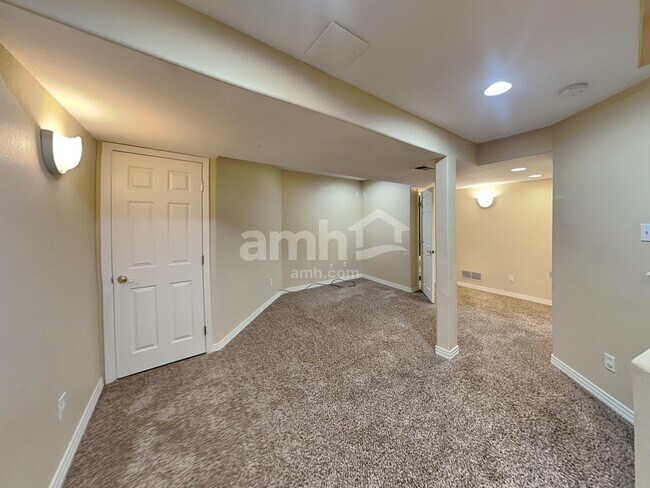 Building Photo - 4244 Lark Sparrow St