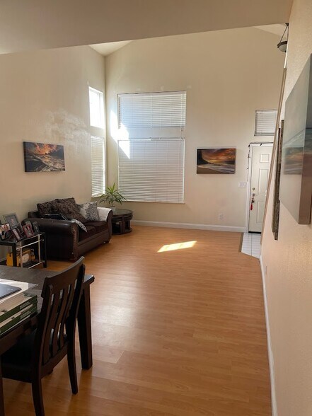Building Photo - 1402 Parkington Ln