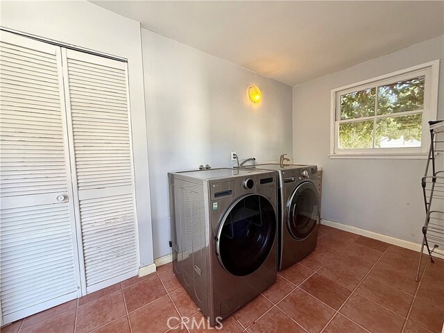 Building Photo - 22346 Burbank Blvd