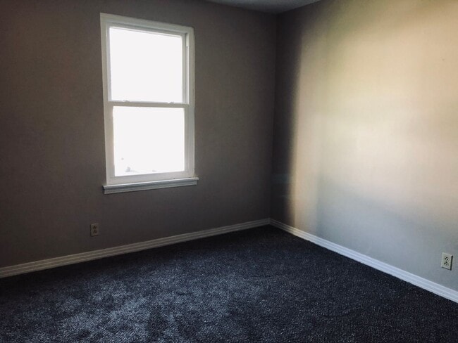 Building Photo - 102 C Kingsbury Ct 1/2 off 1st months rent