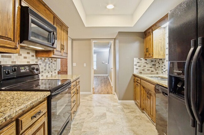 Building Photo - 11912 Shady Trail Ln