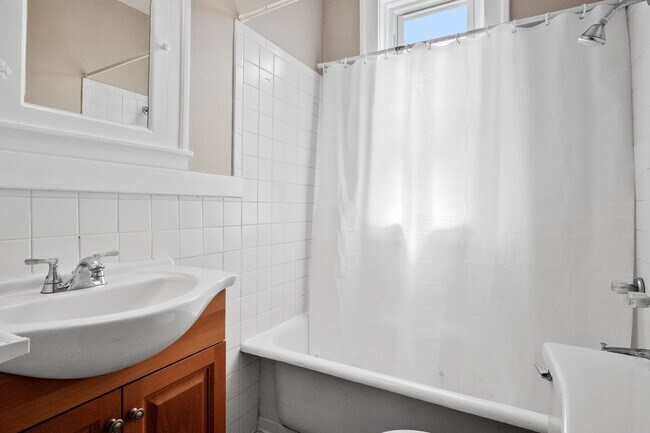Building Photo - 4958 Walsh St