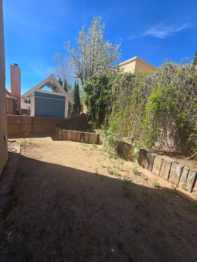 Building Photo - Beautiful 4 Bedroom 2 1/2 Bath Home in a Highly Desirable Neighborhood!