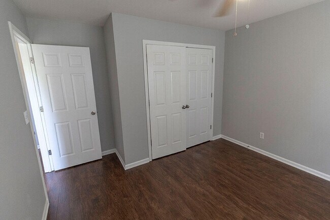 Building Photo - 1945 Center St