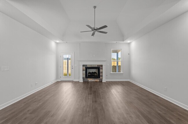 Building Photo - 8163 Snelling Dr