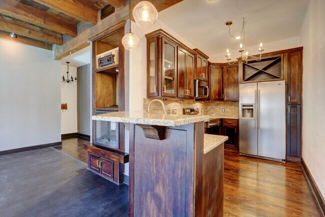 Building Photo - West Plaza Resort-Style  Living