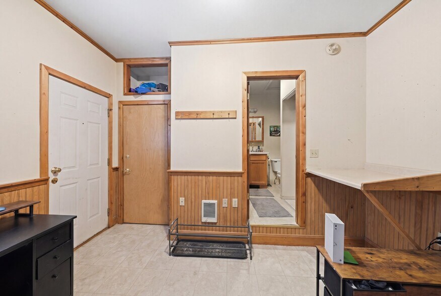 Building Photo - 517 S 13th Ave