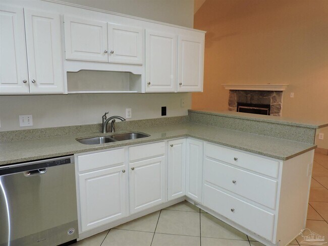 Building Photo - 6423 Lake Charlene Ln