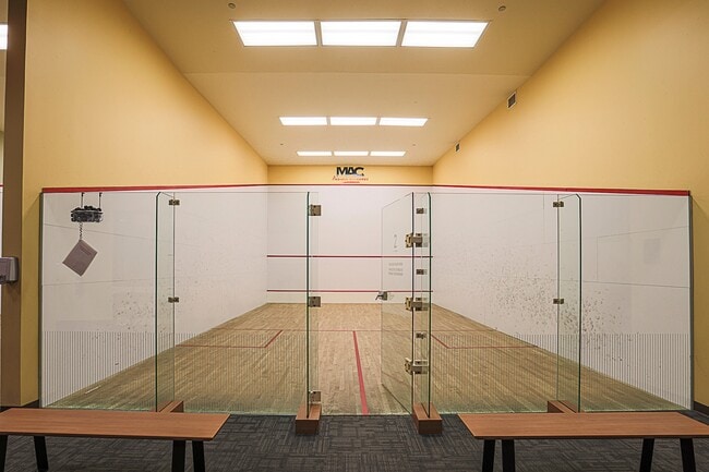 Building Photo - 675 S President St