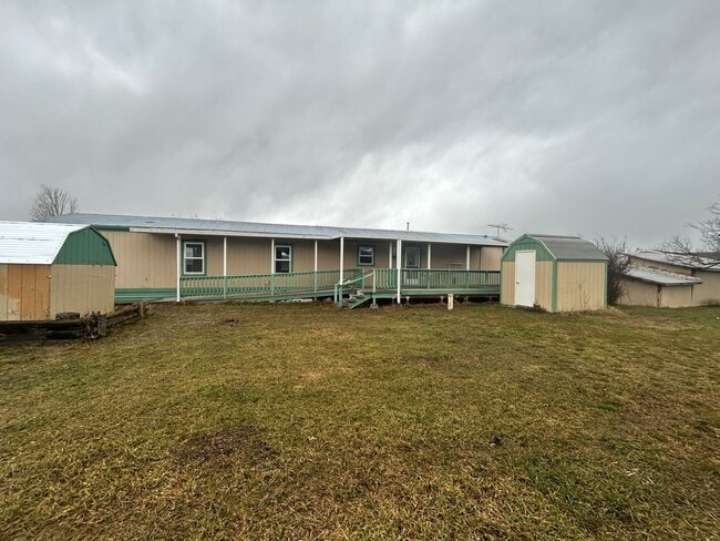 Building Photo - 3 Bed / 2 Bath  on One Acre – Garage Included