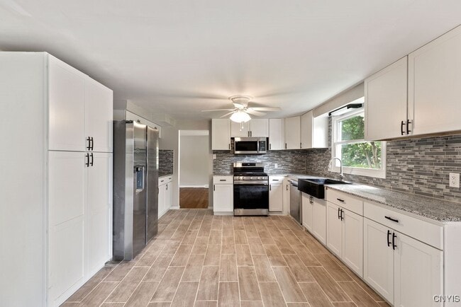 Building Photo - 117 Treeland Cir