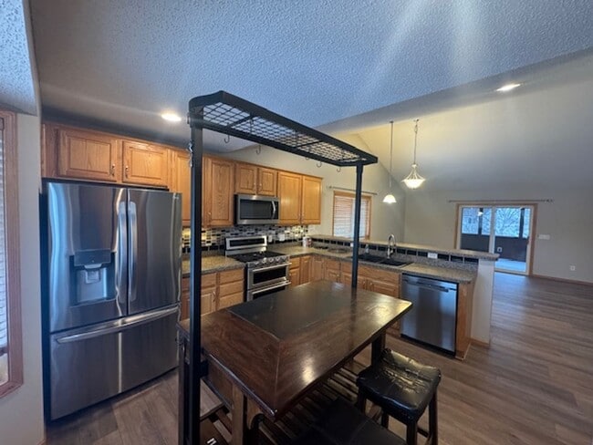 Building Photo - Gorgeous 6 Bed/3 Bath/3 Garage SFH with Screened in Porch, and Firepit in Minnetrista!