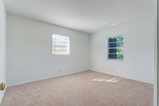 Building Photo - 700 N Hepburn Ave