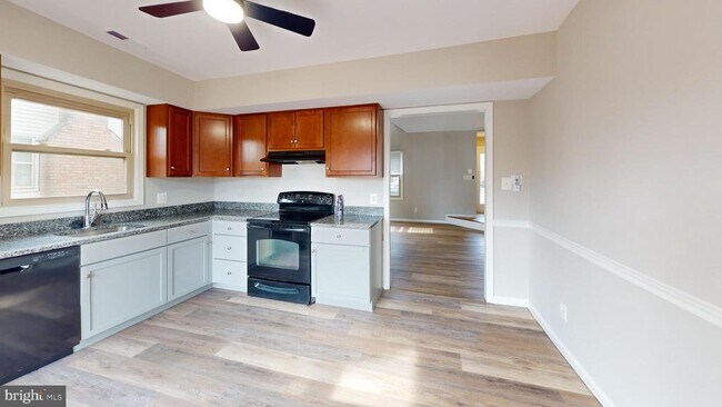 Building Photo - 72 Whethersfield Cir