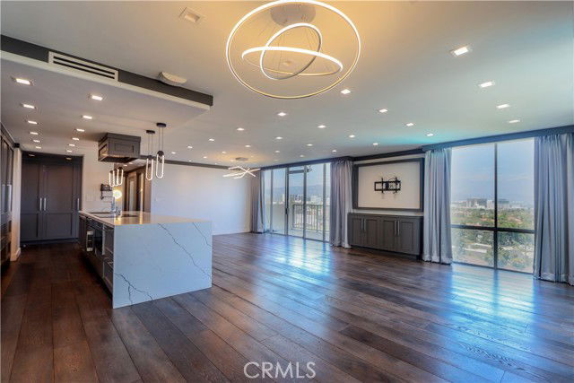 Building Photo - 2160 Century Pk E