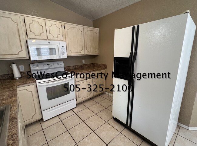 Building Photo - 3 Bedroom Home, Near Target with Garage (Small Dogs Allowed)