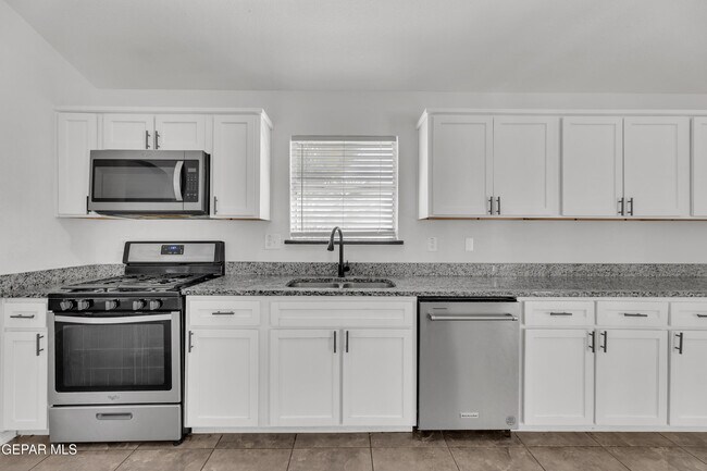 Building Photo - 10400 Valle Koki Dr