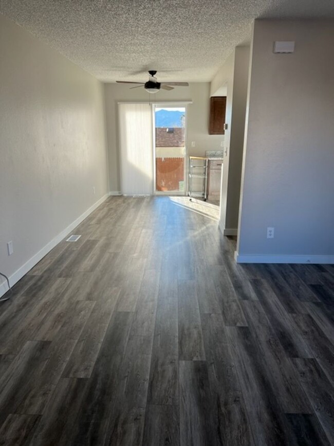 Building Photo - REMODELED TWO BED TOWNHOME!!