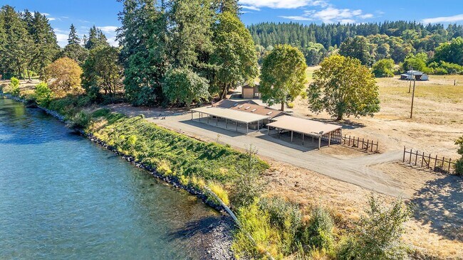 Building Photo - 39601 Santiam Bluffs Rd NE