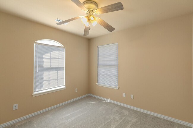 Building Photo - Cute 4 Bed 2 Bath Home in Bentonville School District