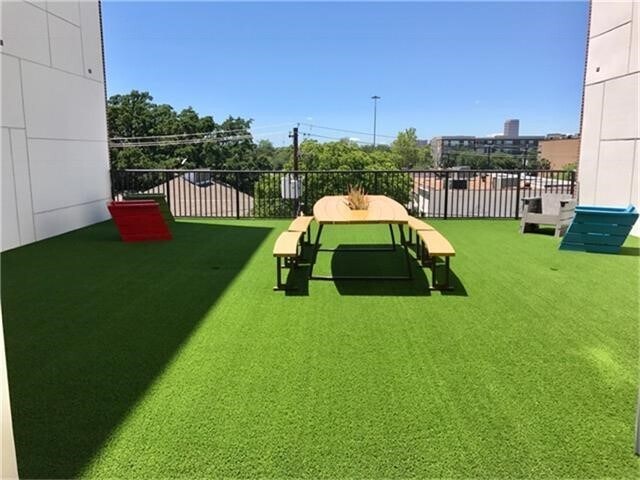 Building Photo - 3550 Main St