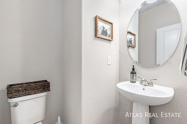 Building Photo - 1536 Castle Creek Cir