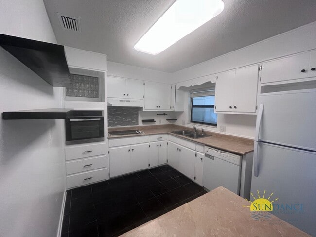 Building Photo - Great 3 Bedroom Home with In-Ground Pool
