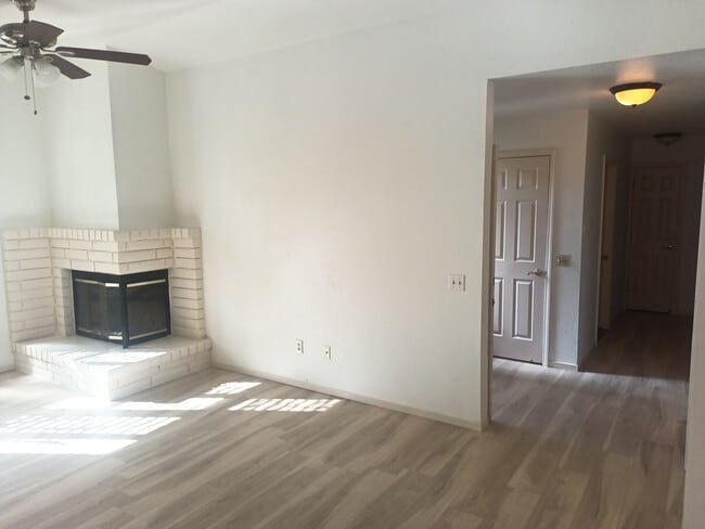 Building Photo - 107 Petrilli Cir