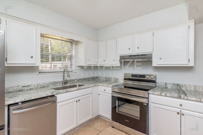 Building Photo - Newly Renovated 3 Bed 2 Bath Home in Theodore!