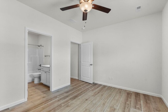 Building Photo - 1112 Bertling St