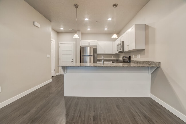 Building Photo - 556 E 250 N