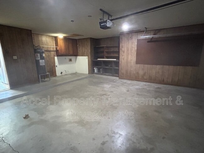 Building Photo - 2405 Mimosa St