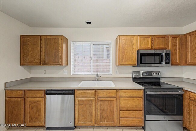 Building Photo - 11525 N Eagle Peak Dr