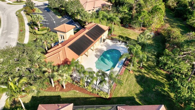 Building Photo - 827 SW Grand Reserves Blvd